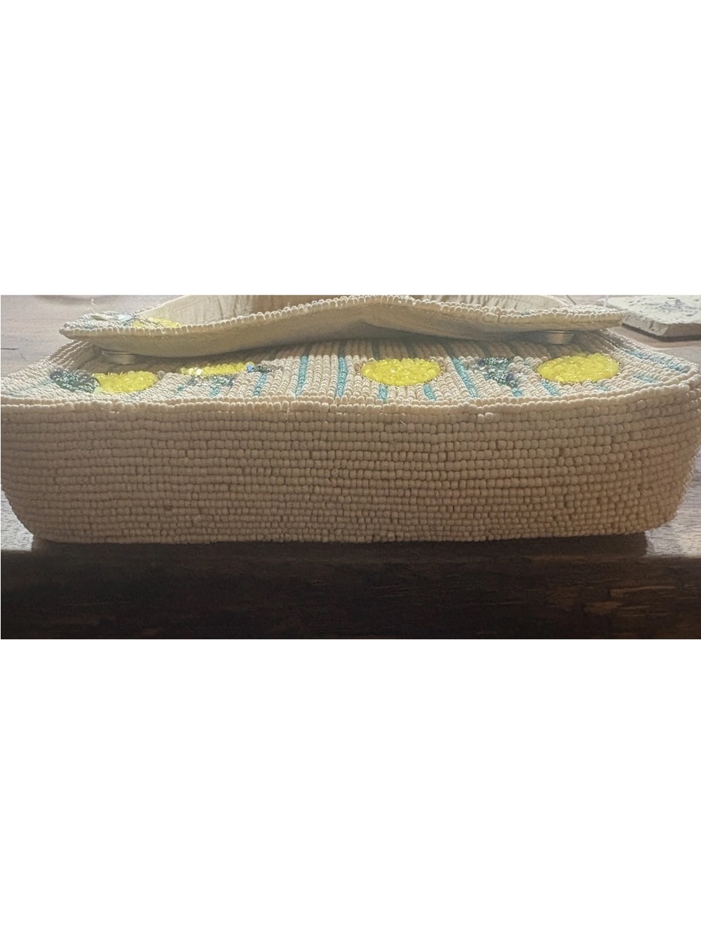 TikTok viral beaded bag features a fun lemon pattern - Picture 6 of 9
